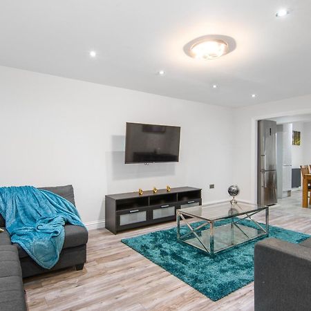 Onsitestays - Spacious 3 Bed House With Garden, Wifi & 4 Plus Parking Грейвсенд Экстерьер фото
