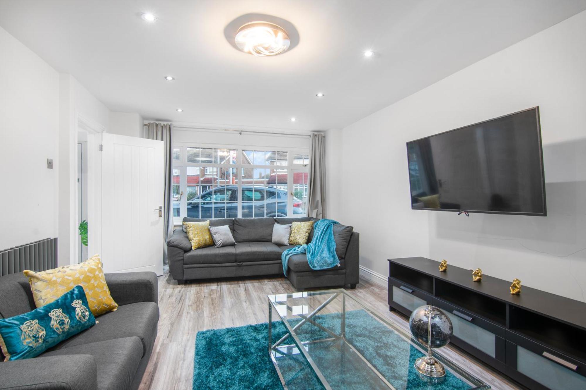 Onsitestays - Spacious 3 Bed House With Garden, Wifi & 4 Plus Parking Грейвсенд Экстерьер фото