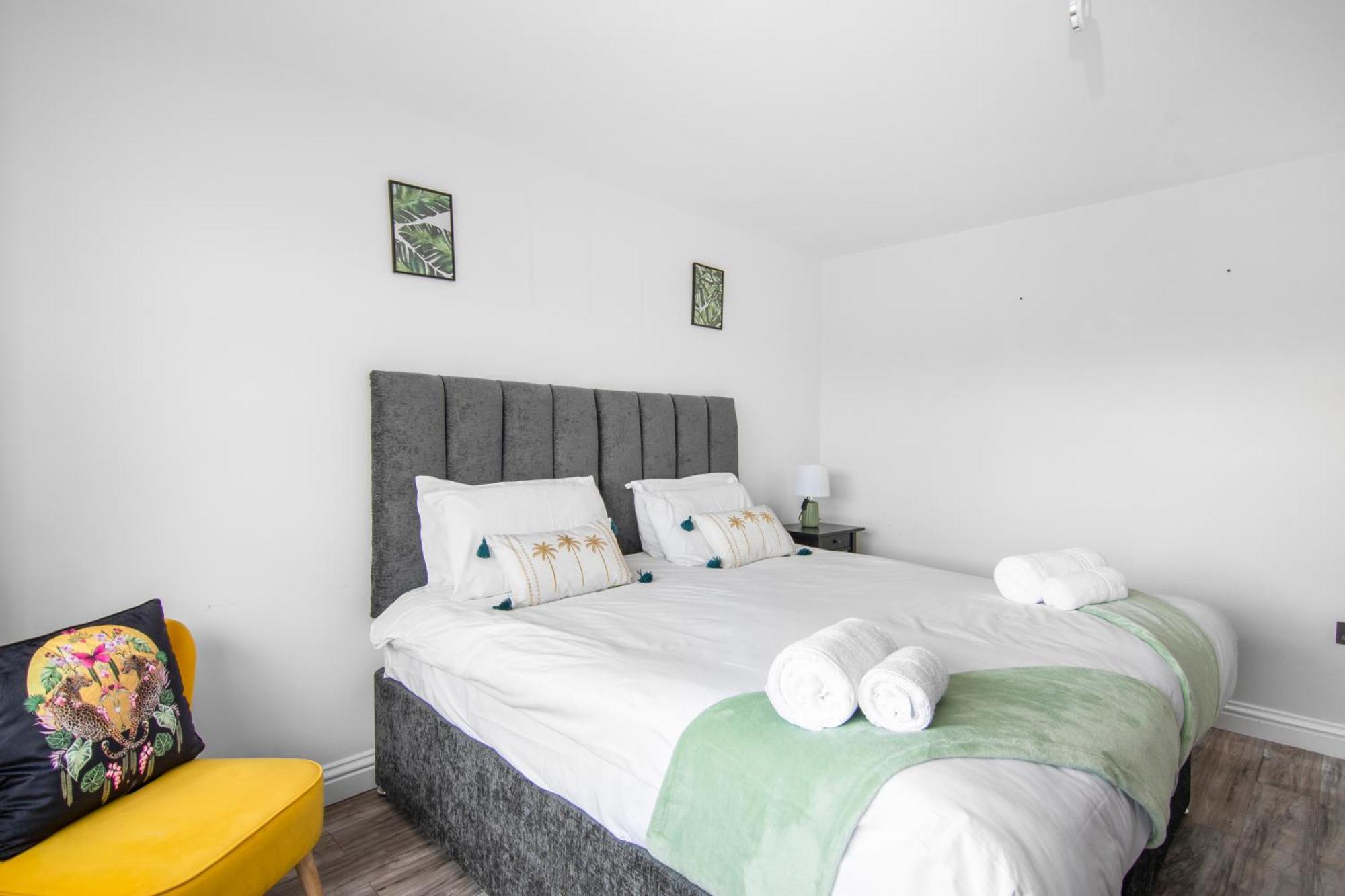 Onsitestays - Spacious 3 Bed House With Garden, Wifi & 4 Plus Parking Грейвсенд Экстерьер фото